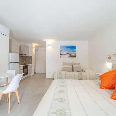 La Stampa 3* אולביה